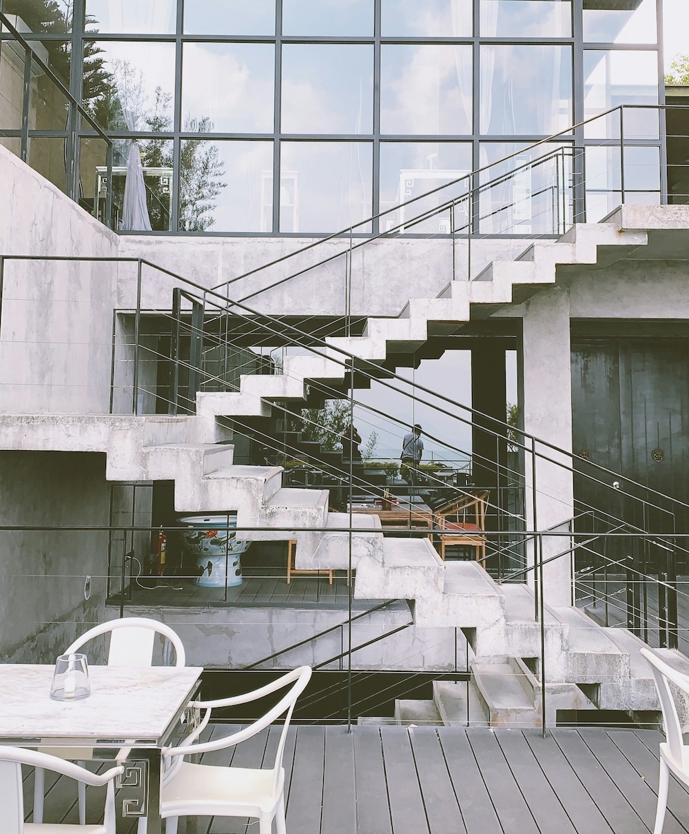 Diseño y montaje de barandales y escaleras metálicas